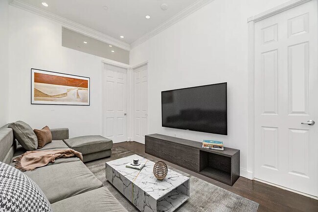 Foto del edificio - 326 E 4th St