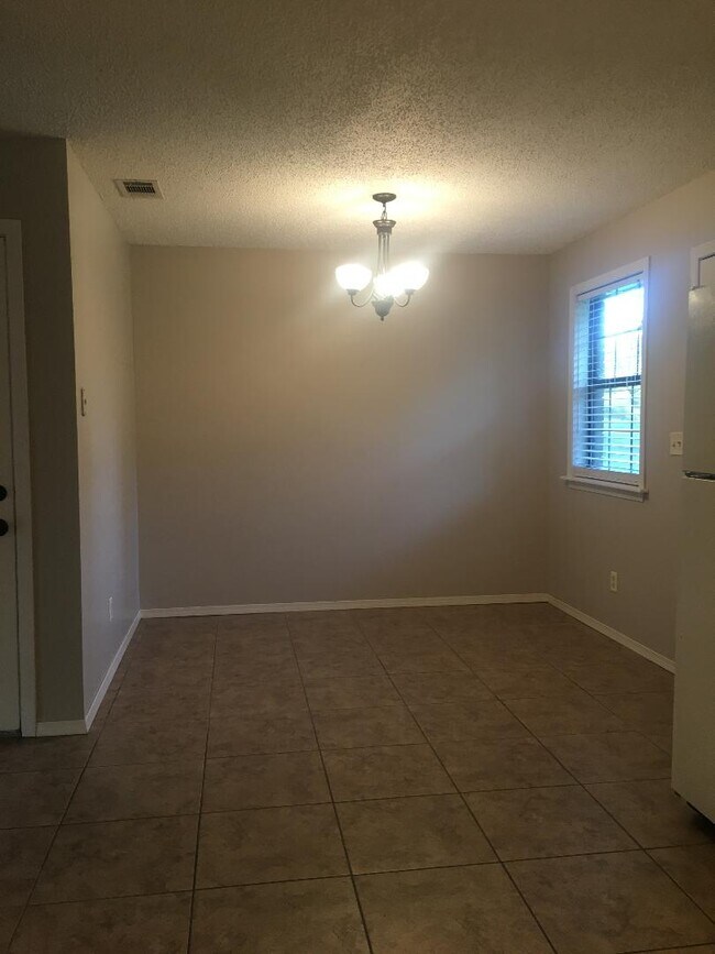 Building Photo - 105 Bean St