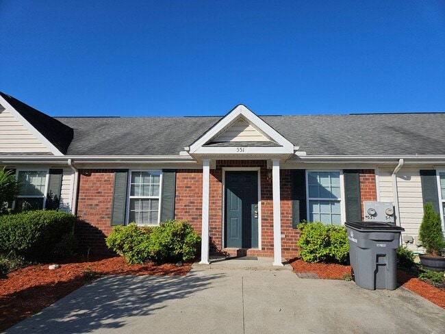 Building Photo - 551 Edgecliff Lane