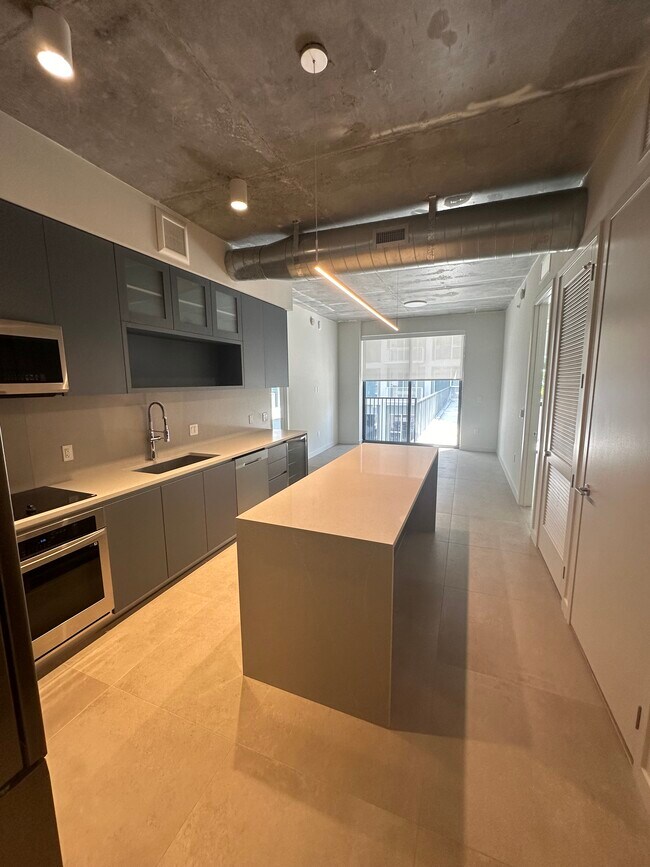 Foto del edificio - 198 NW 24th St