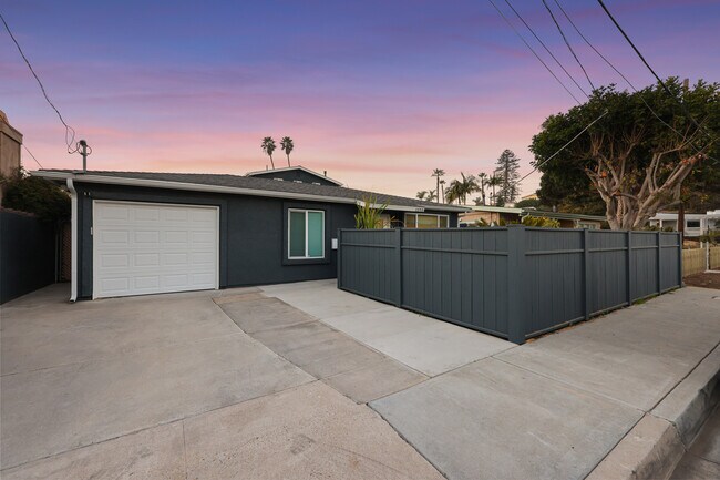 Casa del frente - 1370 Nashville St