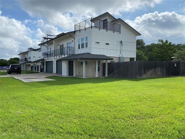 Foto del edificio - 7907 Brodie Ln