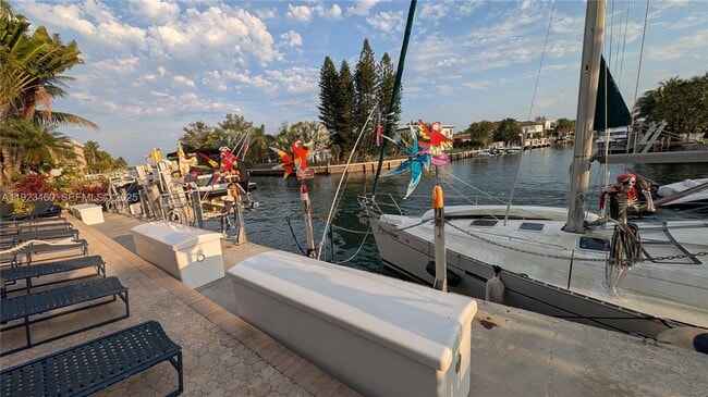 Foto del edificio - 2600 NE 135th St