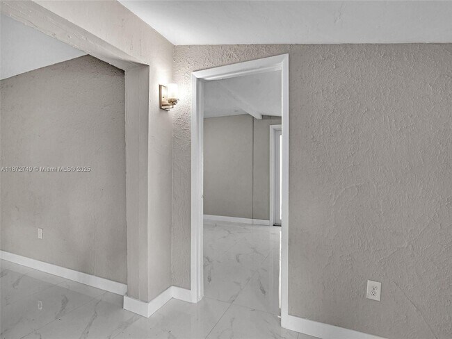 Foto del edificio - 6800 Raleigh St