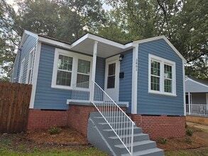 Building Photo - 2801 Oak St