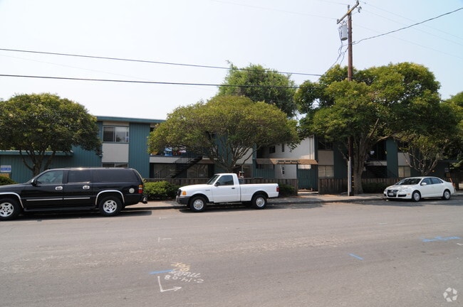 Building Photo - Rock Villa Apartments