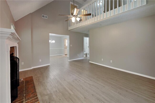 Foto del edificio - 4015 Sharon Woods Dr
