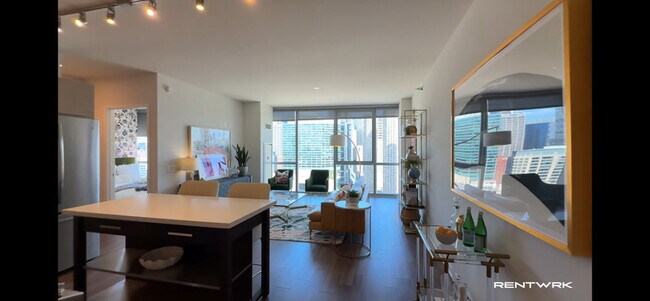 Foto del edificio - 737 W Washington Blvd