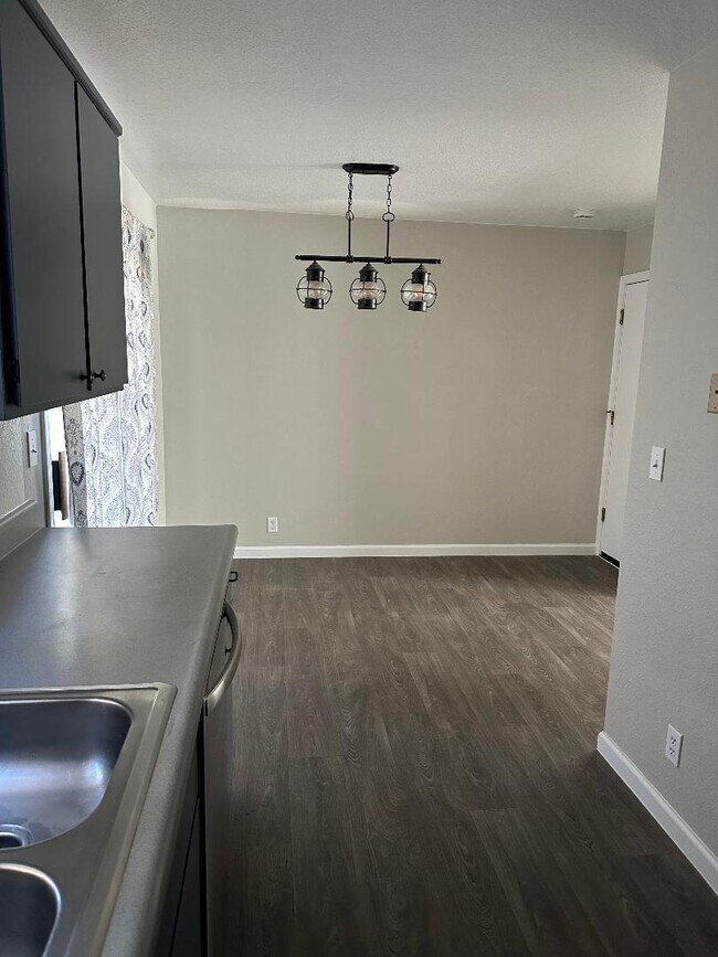 Foto del edificio - 1325 Oak Ridge Dr