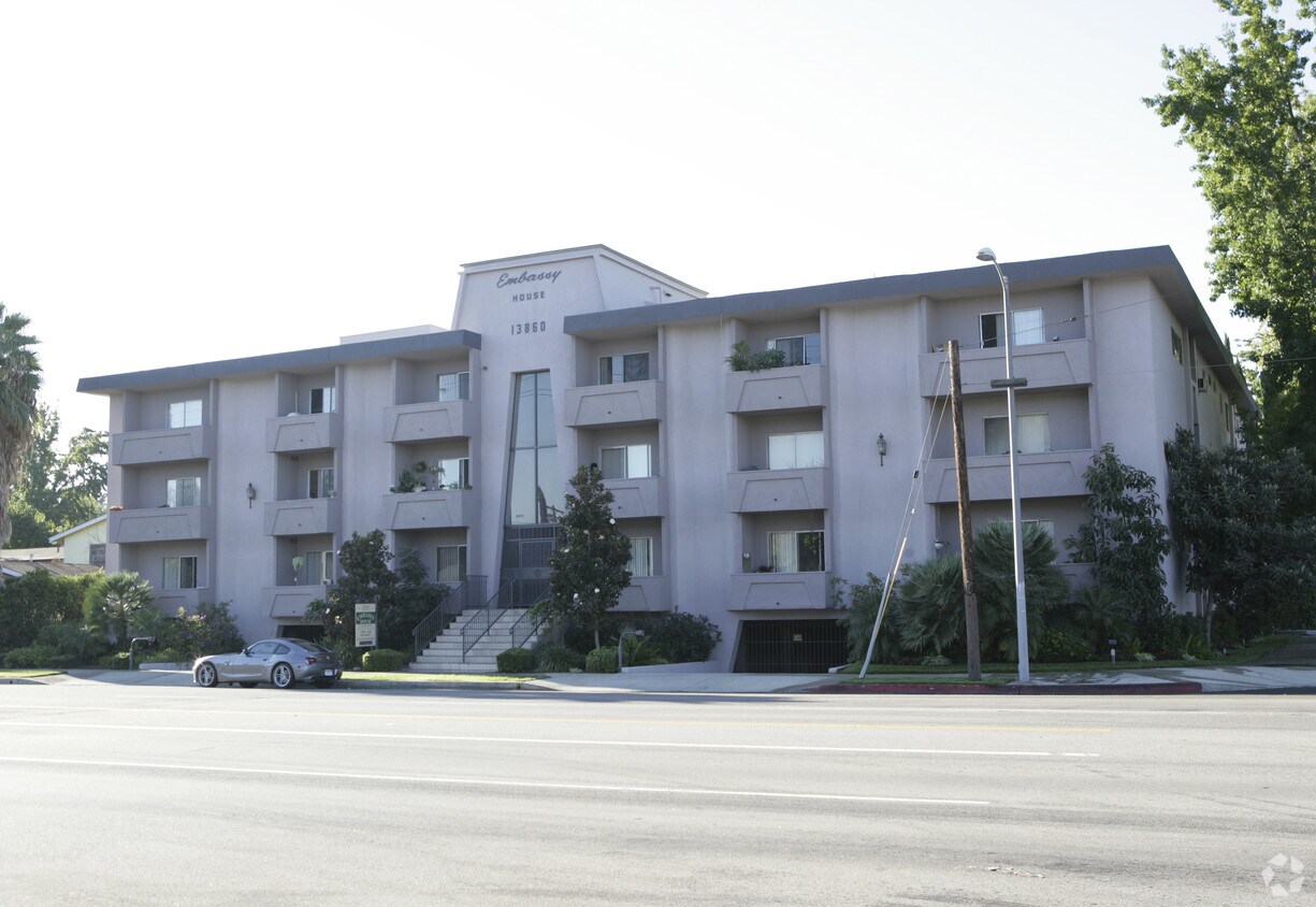 Primary Photo - Embassy House Apartments