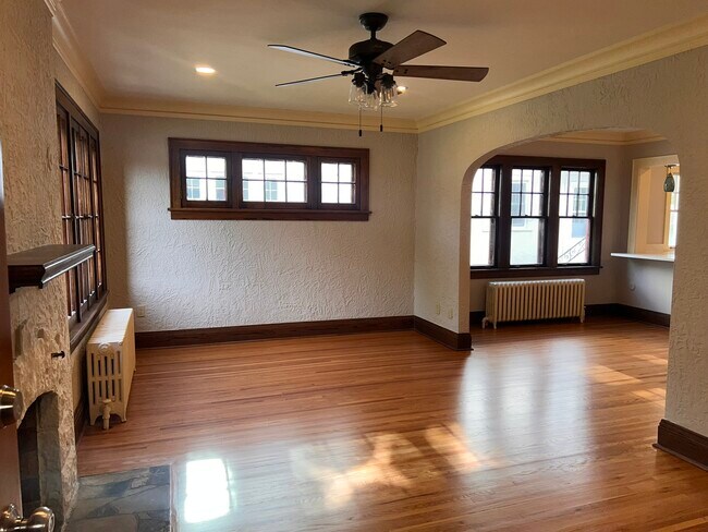 Foto del edificio - 2114 Randolph Ave