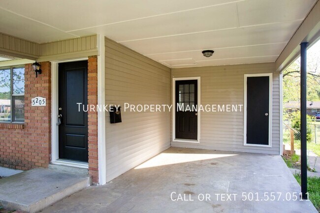 Building Photo - Move-in Special: 1/2 off First Month Rent!!!