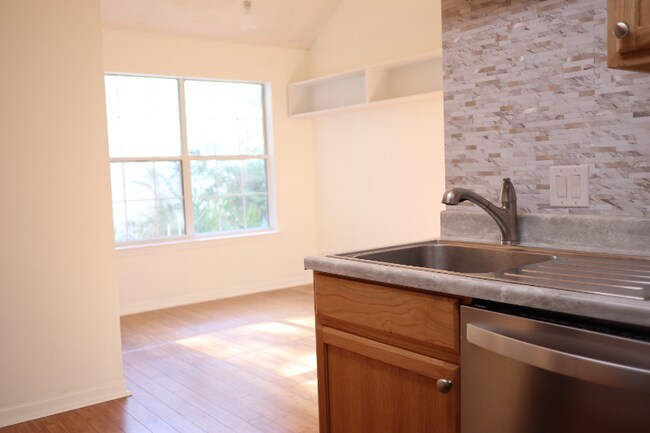 Building Photo - 108 Chapel Dr