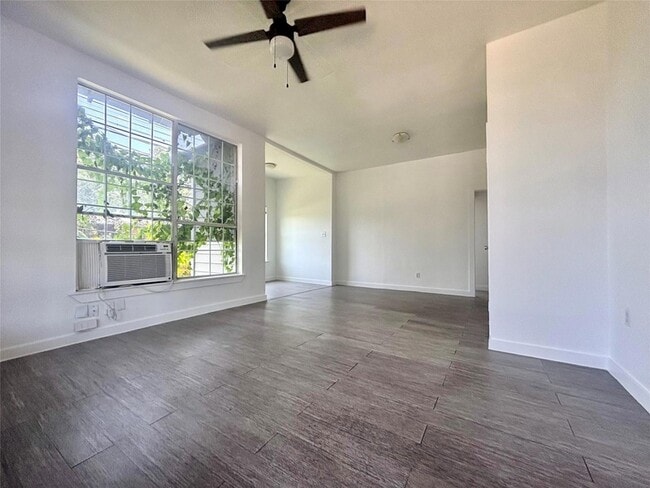 Foto del edificio - 2410 E 12th St