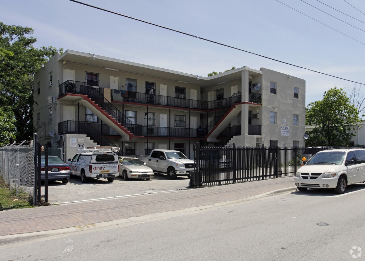 Primary Photo - 3441 Grand Ave