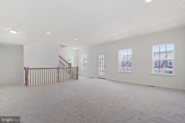 Building Photo - 111 Trails Way