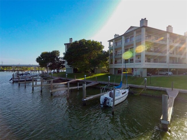 Foto del edificio - 18809 Egret Bay Blvd