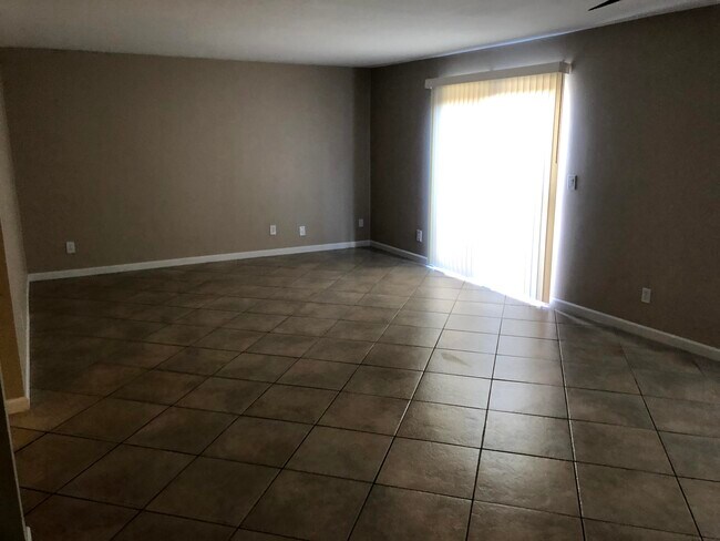 Living room - 5114 Longfellow Way