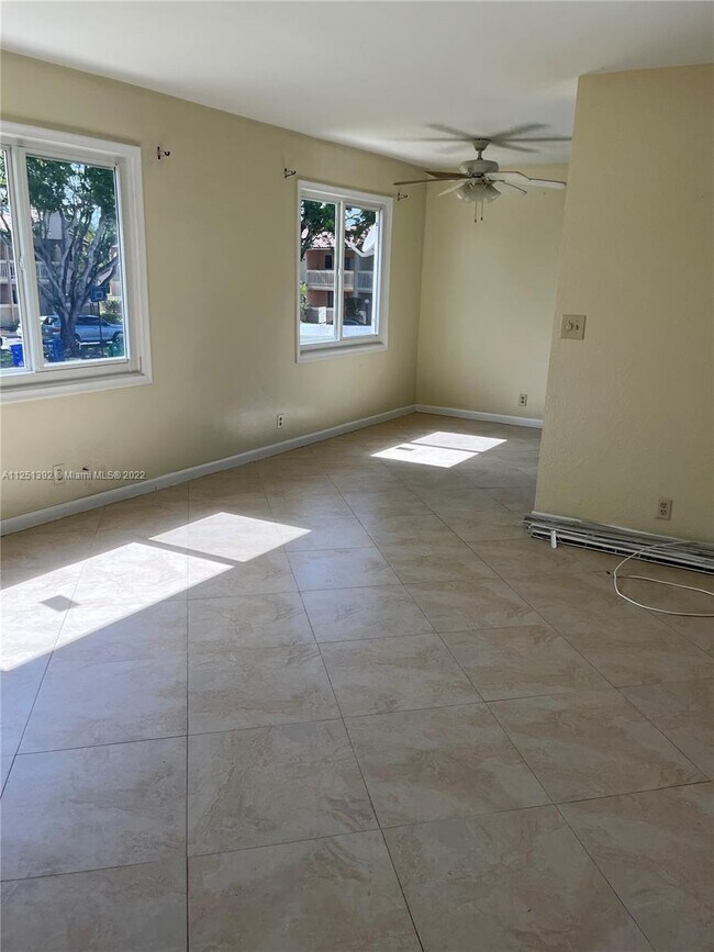 Foto del edificio - 2430 NW 116th Terrace