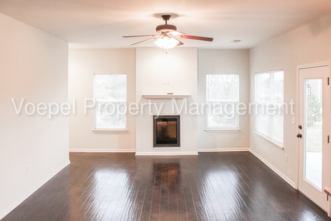 Building Photo - Stunning 3 Bedroom 2.5 Bath Shawnee Townhome