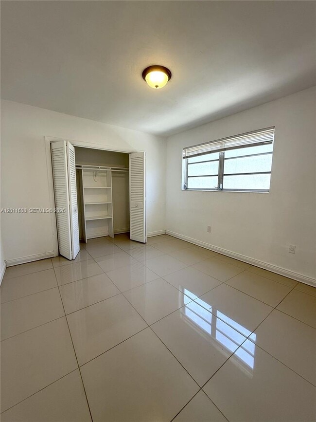 Foto del edificio - 4410 W Flagler St
