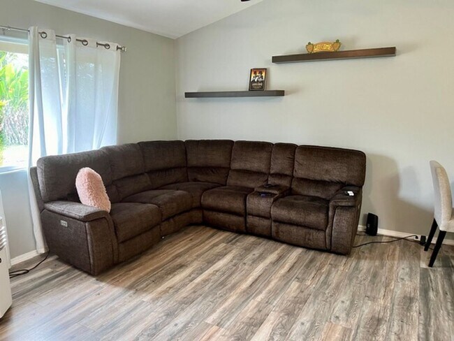 Building Photo - Charming 3BR / 2BA Home in Hawaiian Paradise Park