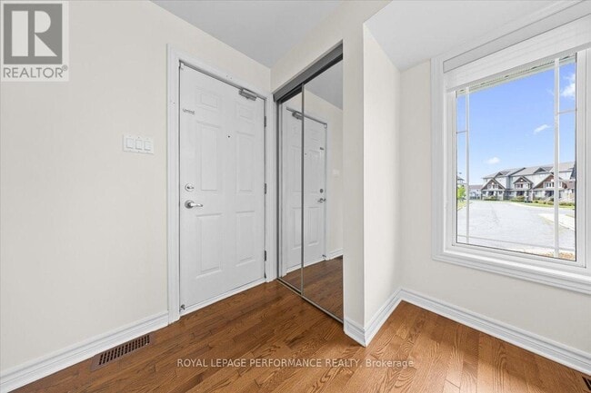 Building Photo - 732 Lakeridge Dr