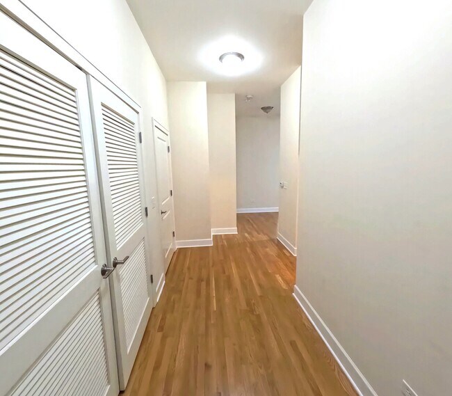 Foto del edificio - 2778 N Milwaukee Ave