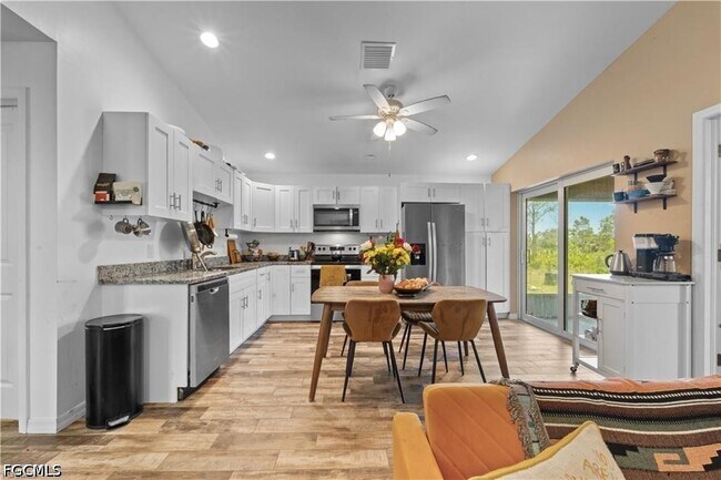 Building Photo - 27433 Las Lomas Dr