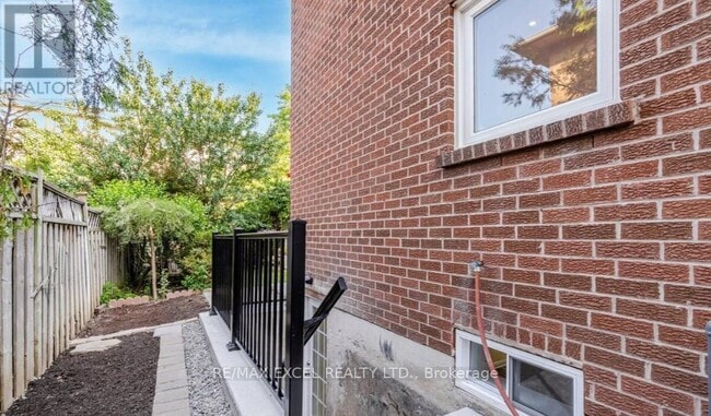 Building Photo - 202 Nahani Way