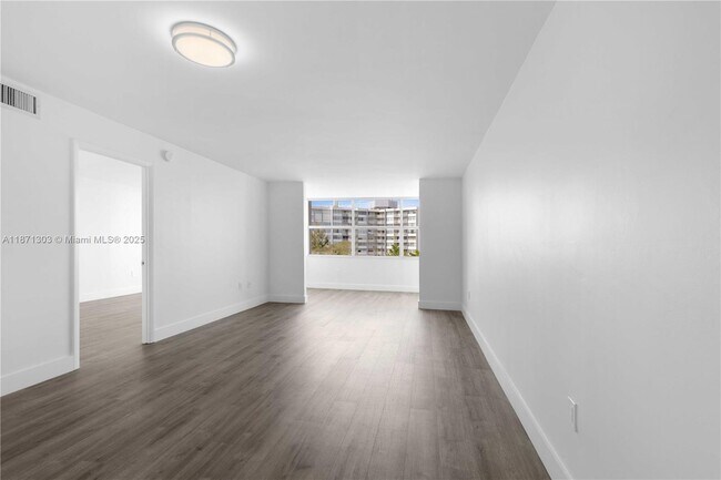 Building Photo - 1300 NE Miami Gardens Dr