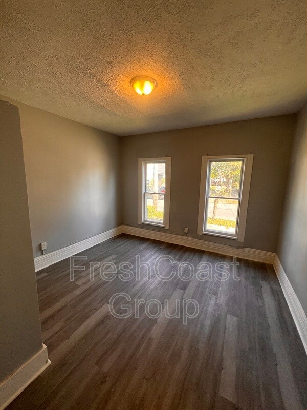 Foto del edificio - 3318 W 30th St