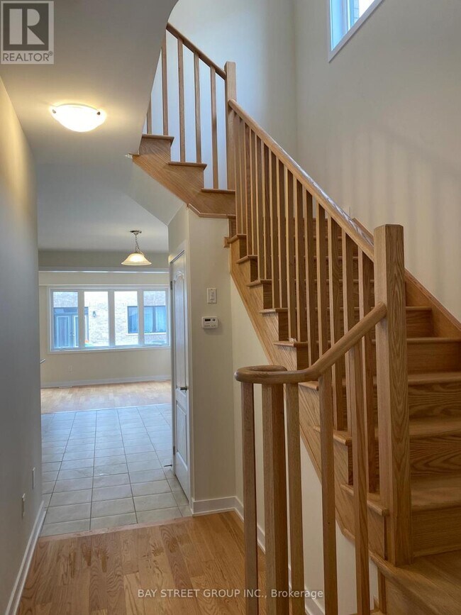 Building Photo - 215 Aviron Cres
