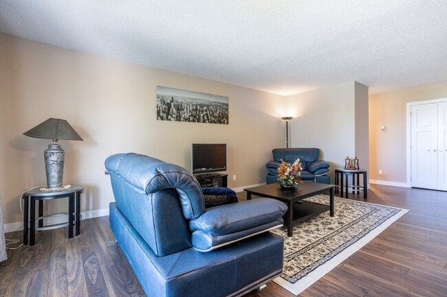 Building Photo - 5125-5125 Riverbend Rd NW
