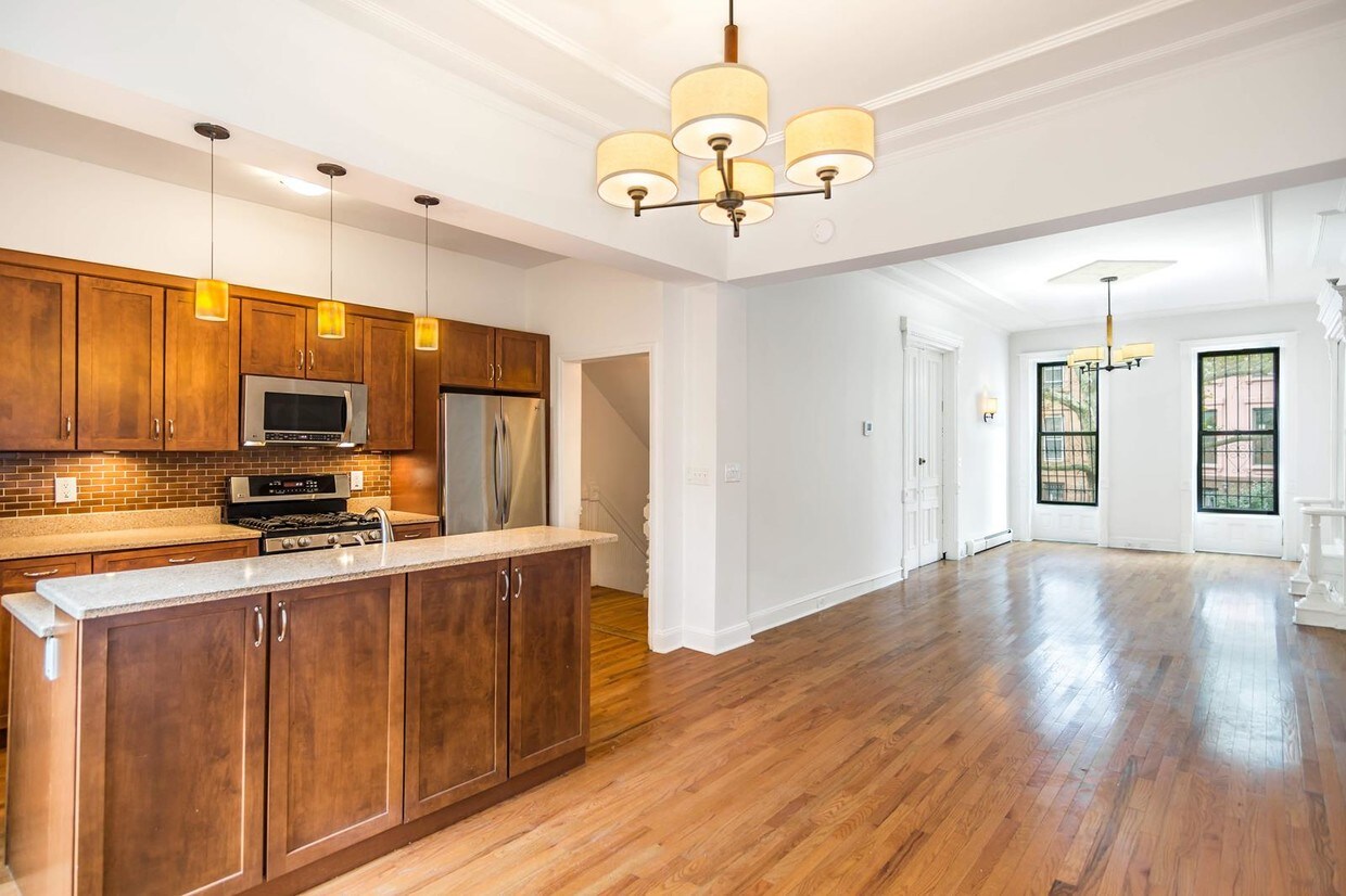 Foto principal - 803 Putnam Avenue
