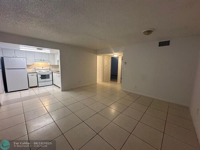 Foto del edificio - 6001 NW 7th St