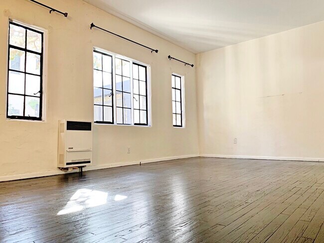 Foto del edificio - 620 N Sweetzer Ave