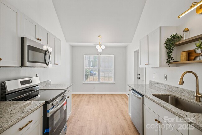 Foto del edificio - 1409 Rheo Ct NW