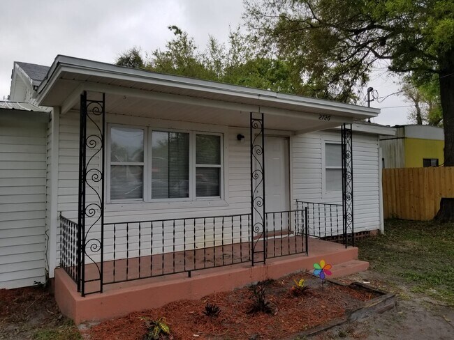 Building Photo - 2726 Lucille St