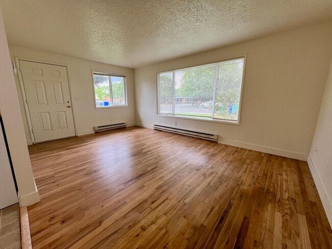 Building Photo - Charming 2-Bedroom Apartment in SE Portland!