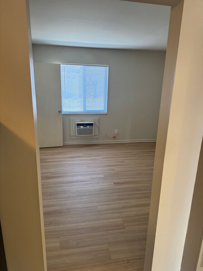 Foto del edificio - 403 E Washington St