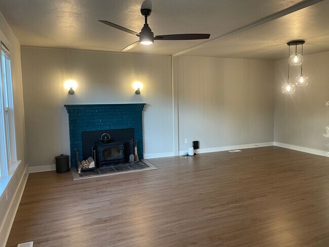 Foto del edificio - Welcome Home 3b/1ba Updated Home