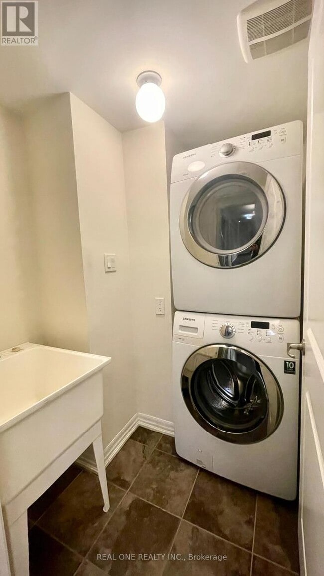 Building Photo - 295 Ellen Davidson Dr