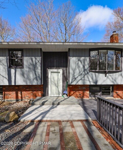 Foto del edificio - 1543 Coolbaugh Rd