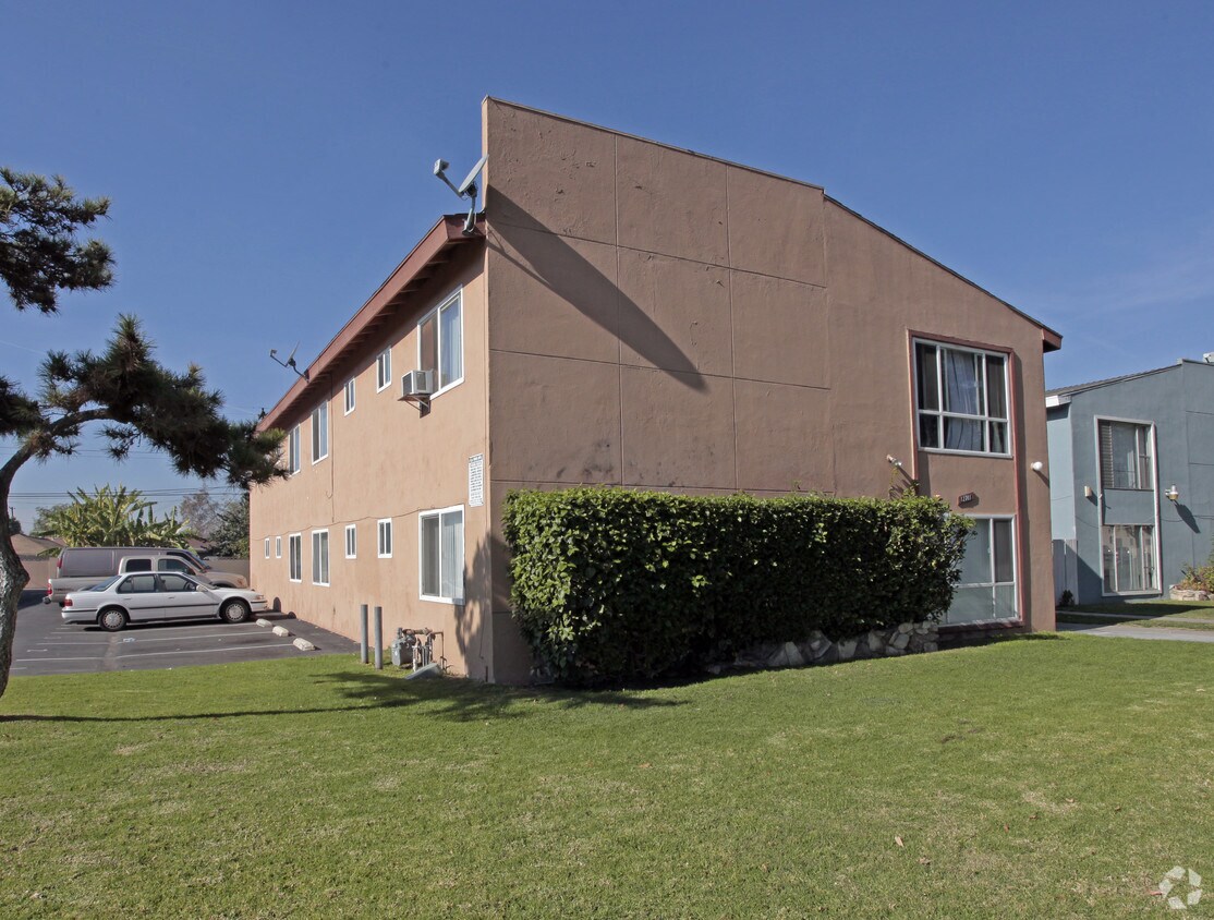 Building Photo - 12701 Flower St