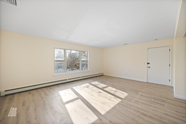 Building Photo - 62 Edgewater Pl