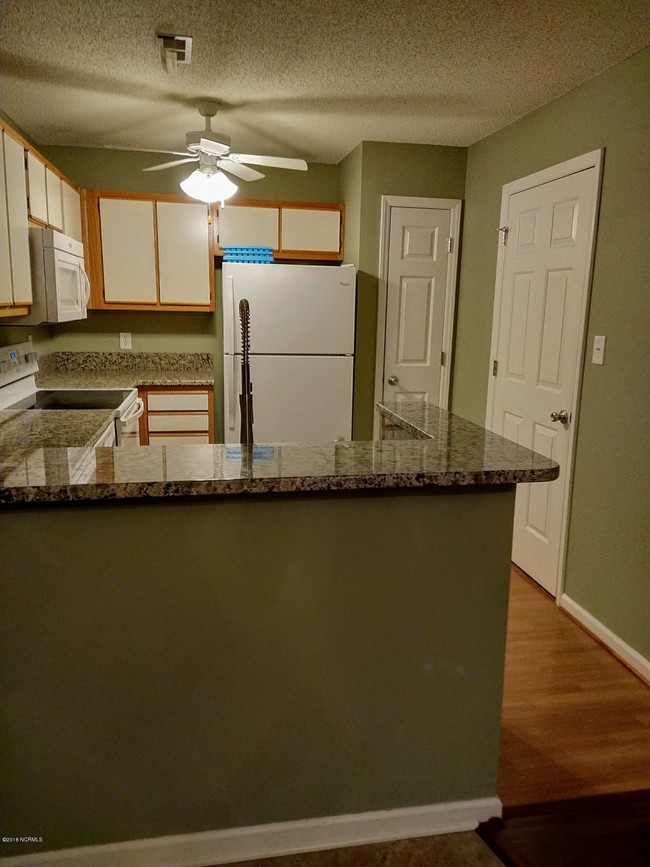 Building Photo - 105 Breezewood Dr