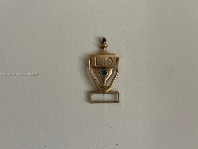 Foto del edificio - 10740 N Kendall Dr