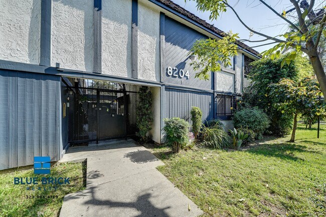 Foto del edificio - 8204 Langdon Ave