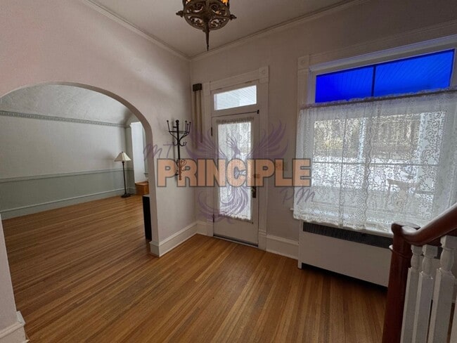 Building Photo - Charming Three-Bedroom Home with Garage and Yard